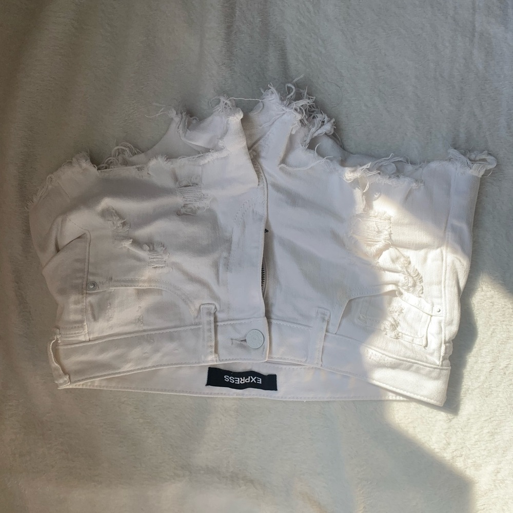 express white stretchy shorts ✨